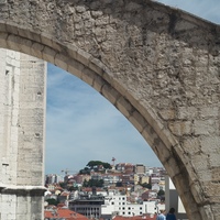 Buttress with a view towards the Mouraria district